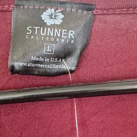 NWT Stunner Burgundy Red Wish Upon A Star Graphic Long Sleeve Top - Size: L - Picture 2 of 6